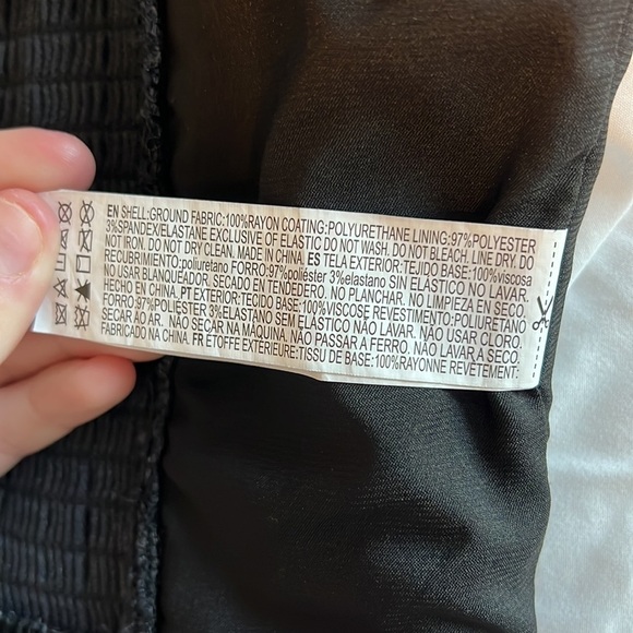 NWOT- black crop top - size small - black - Picture 4 of 4